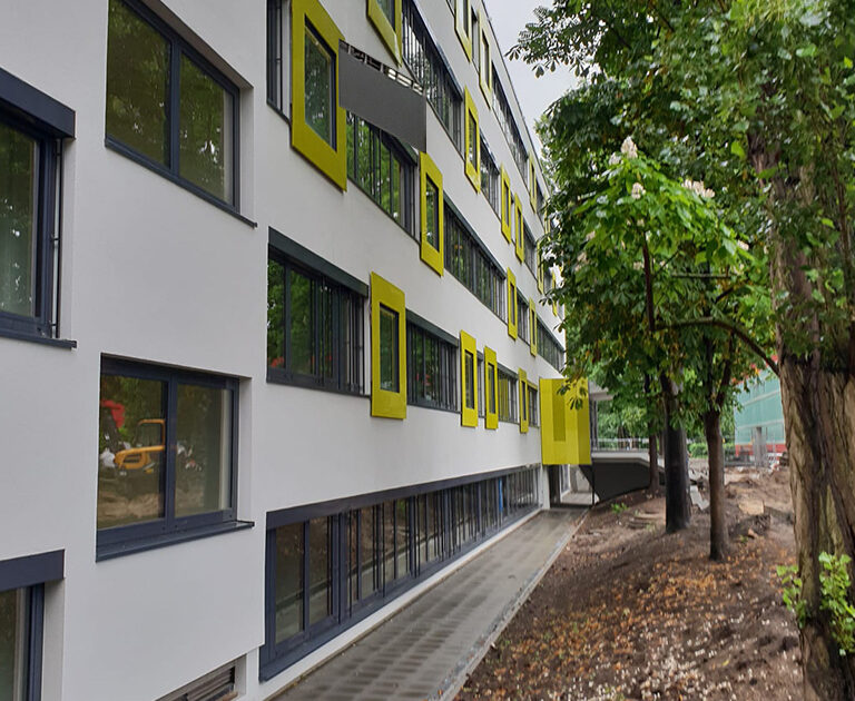 Außenfassade einer Schule