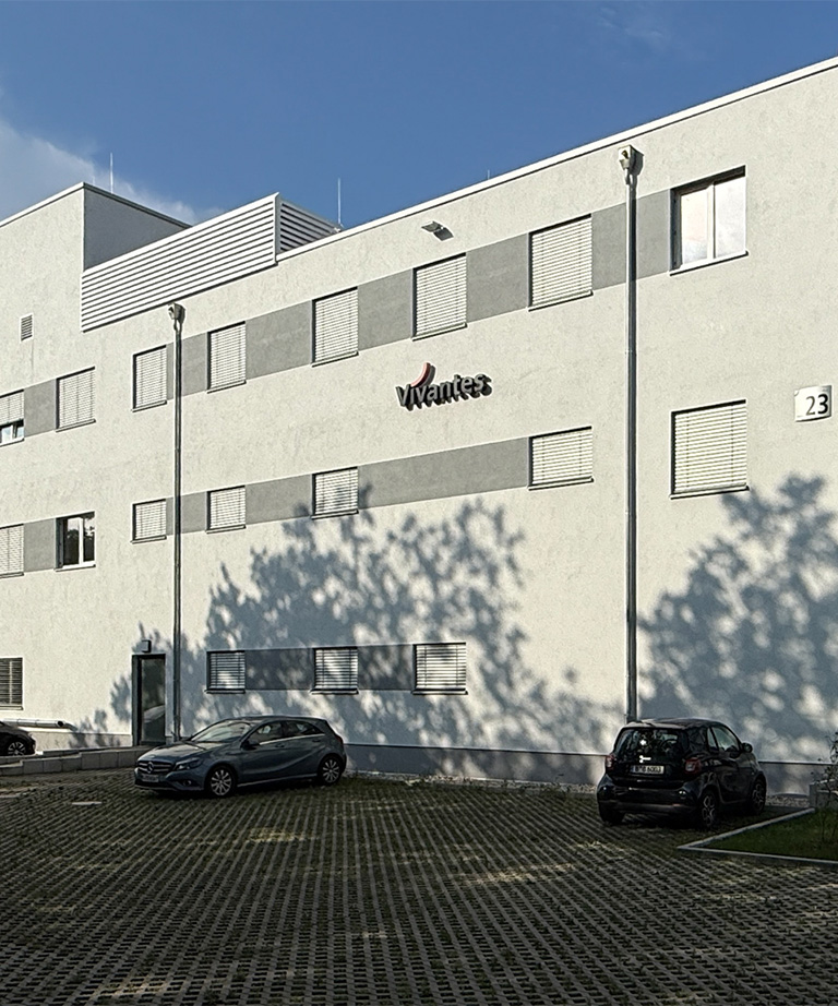 Helle Fassade von einem Krankenhaus